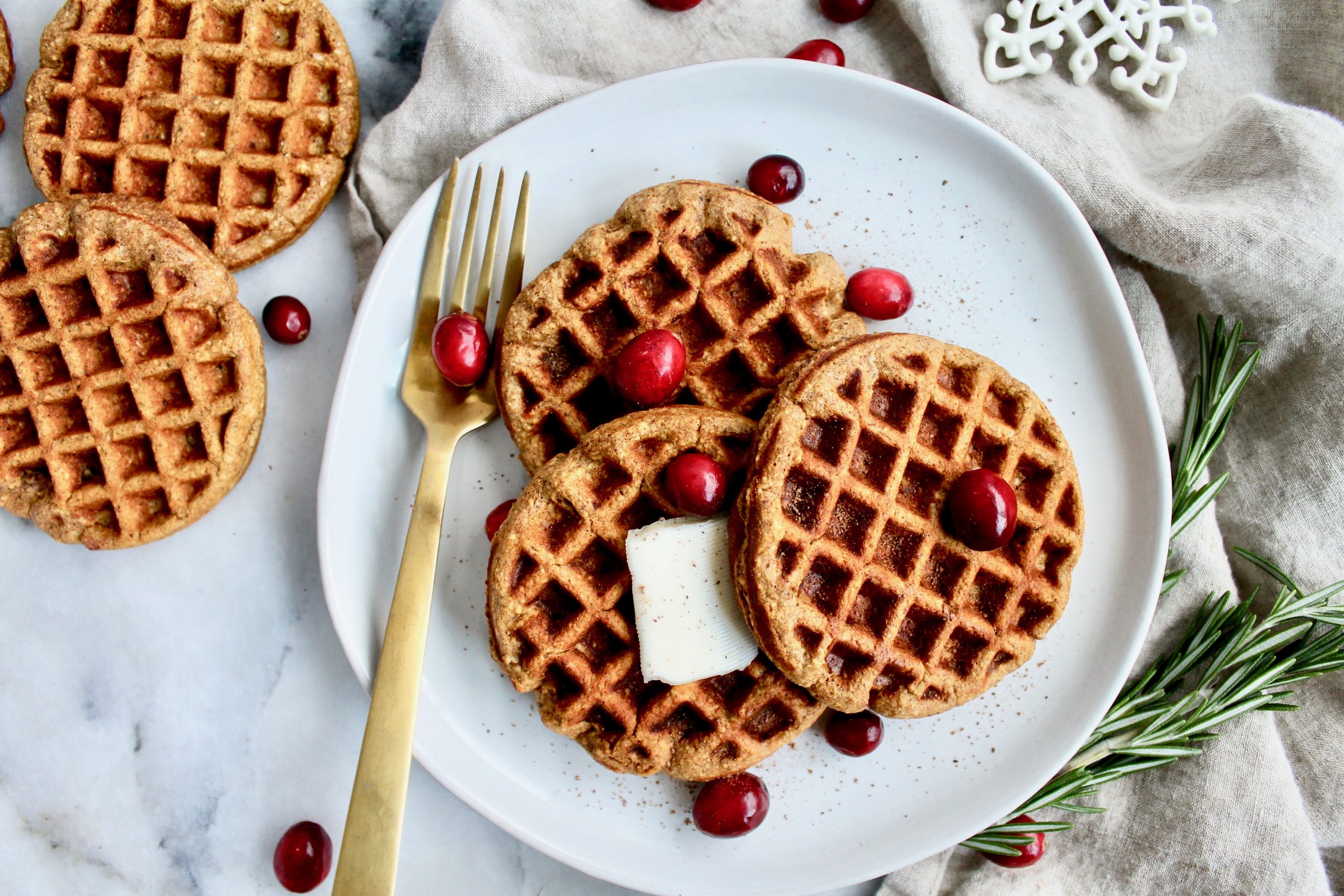 Gingerbread Spiced Oat Waffles